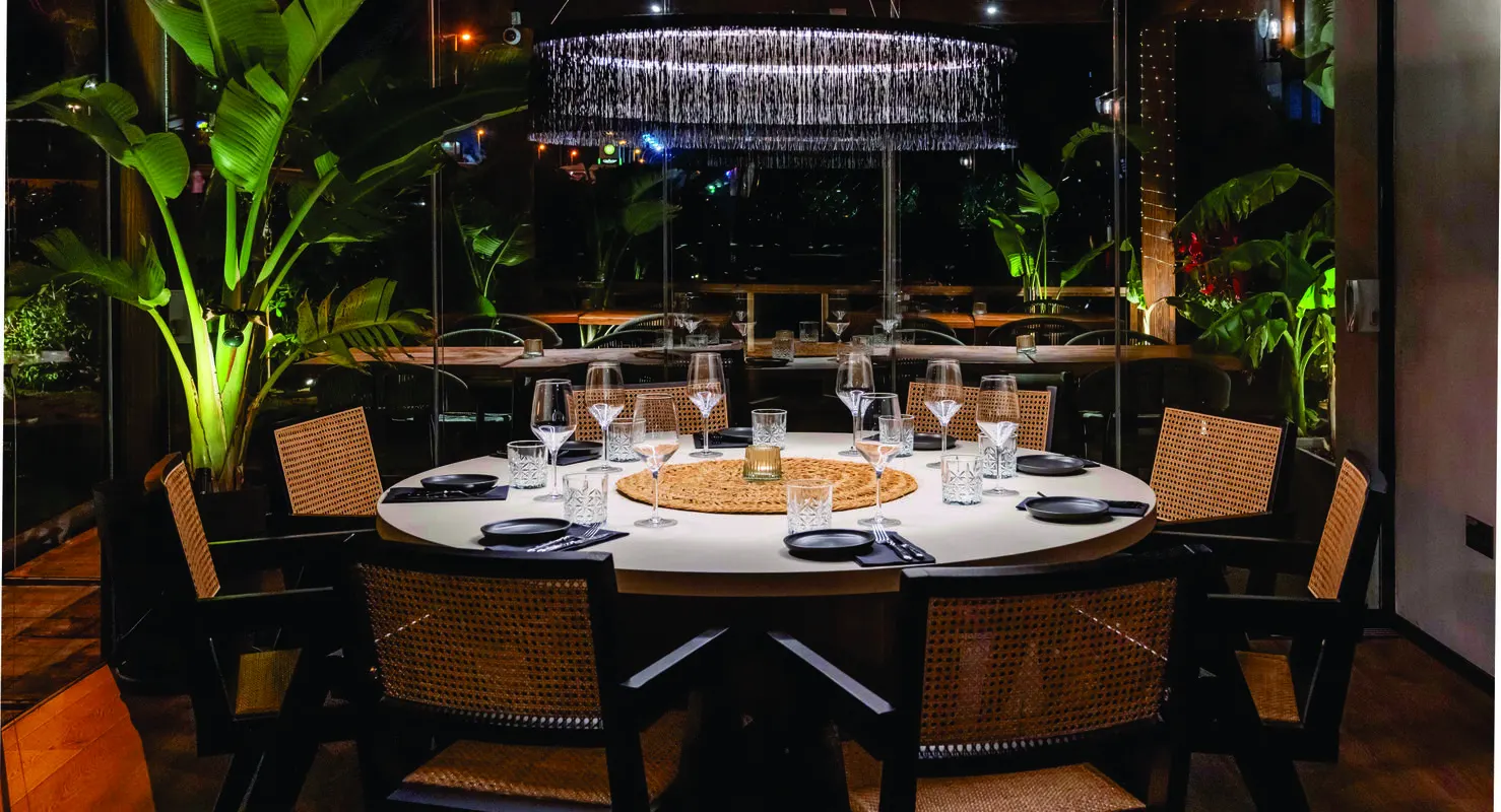 PAUZA restaurant dining experience
